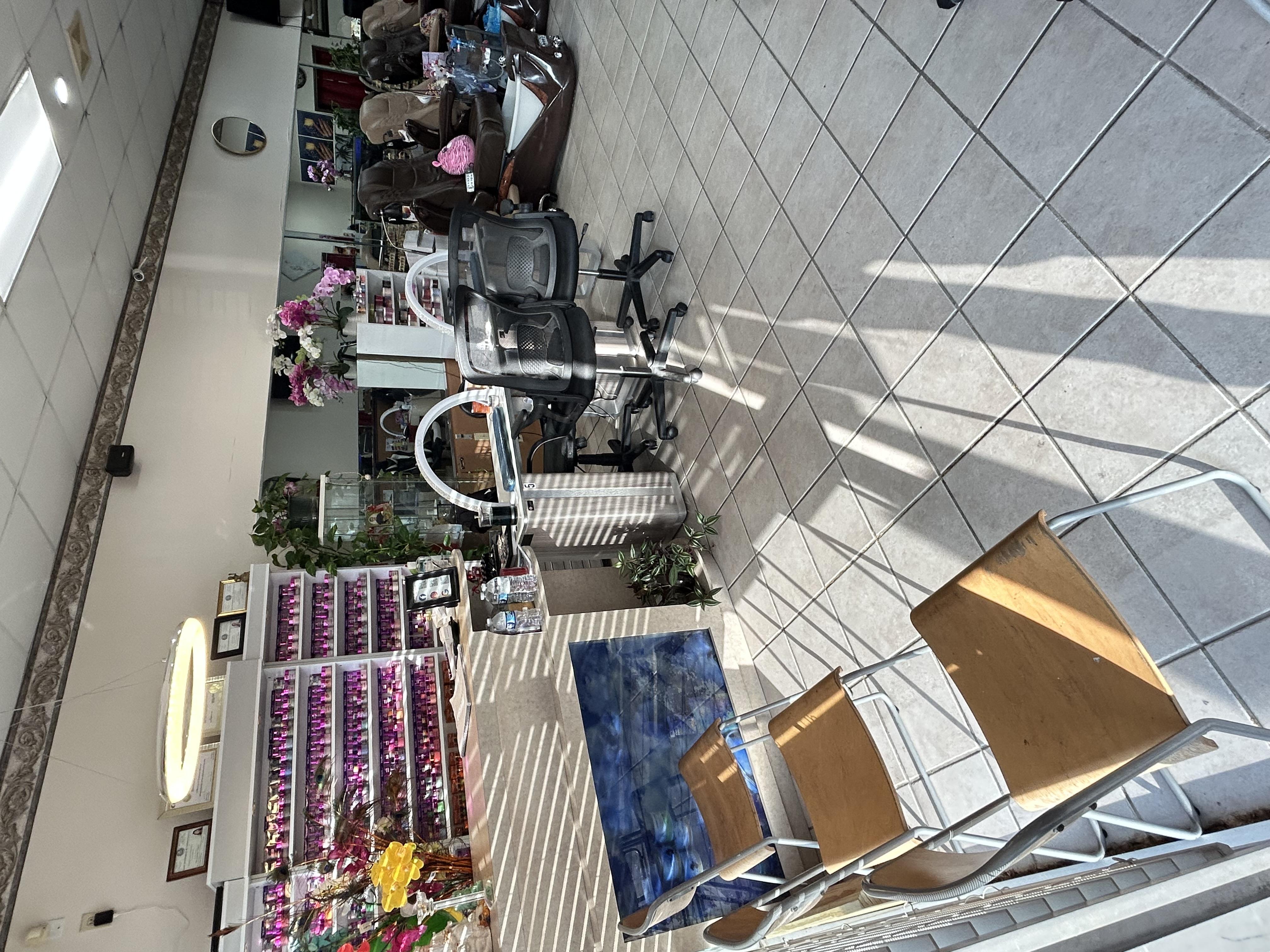 Tiệm nails vùng Pasadena can bán gấp 