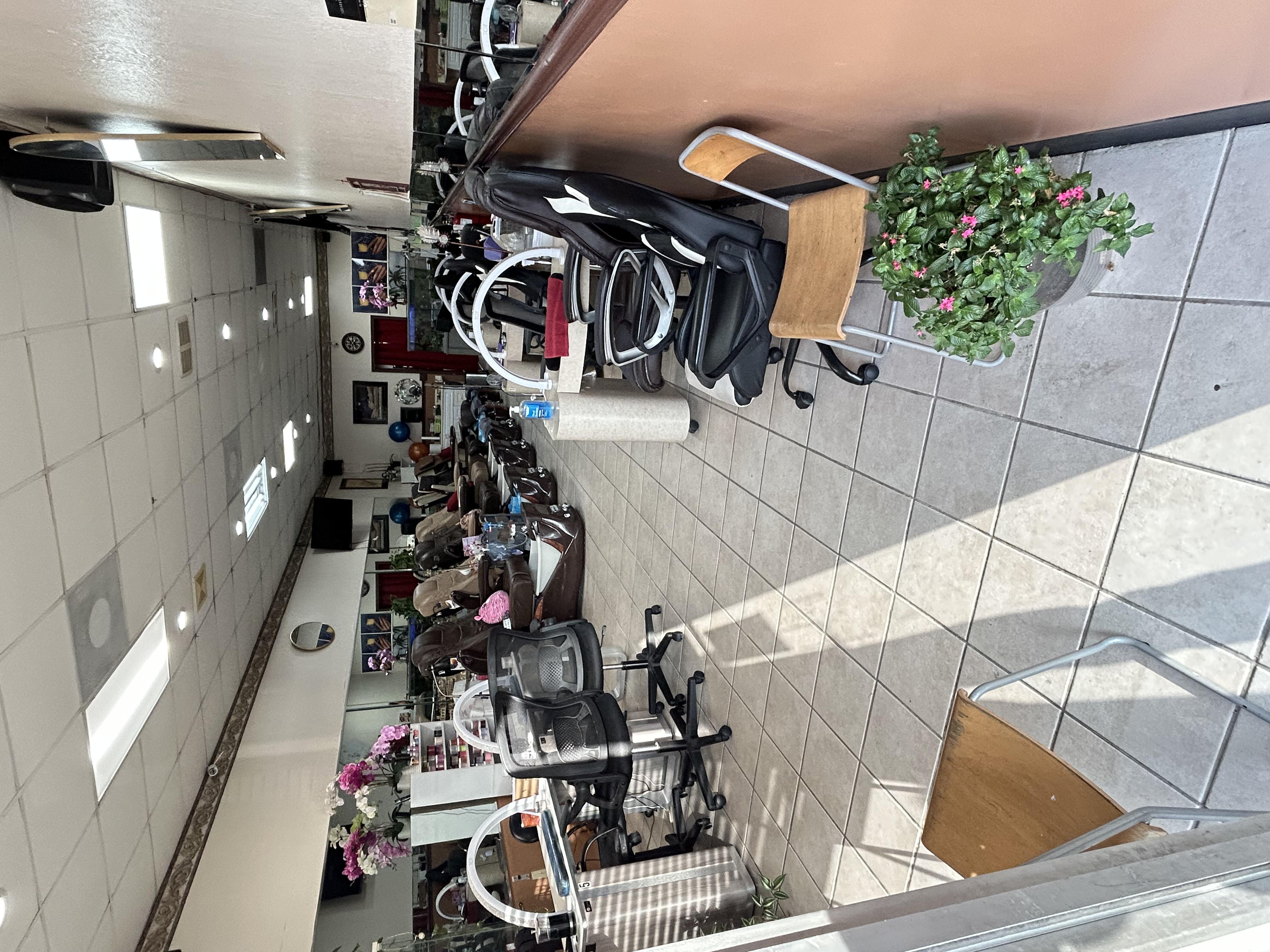 Tiệm nails vùng Pasadena can bán gấp 