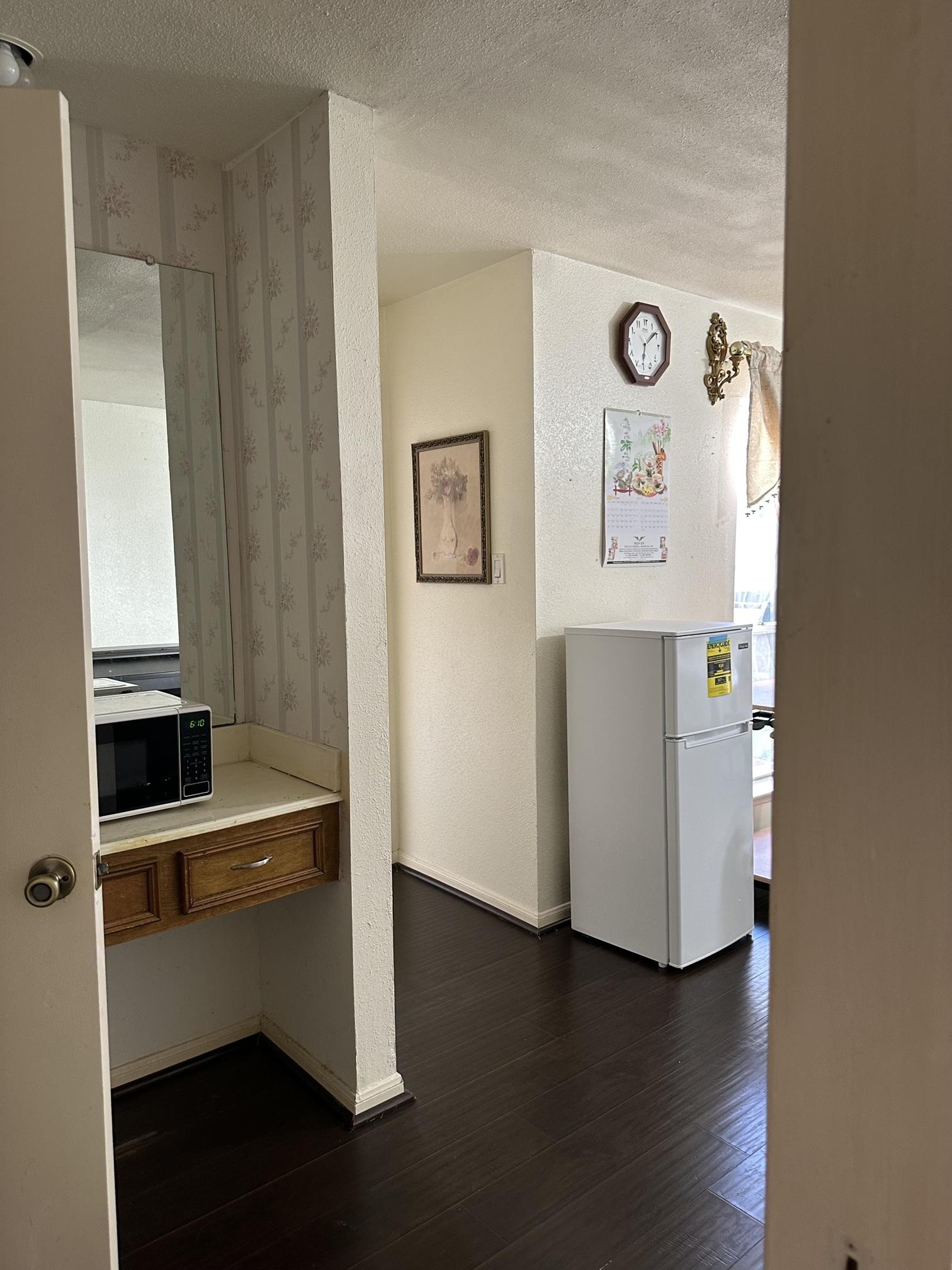 CHO SHARE MASTER BEDROOM 